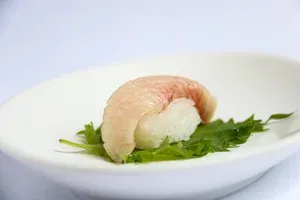 Yellowtail Belly Sushi (2pcs)