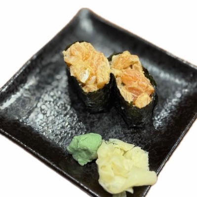 Spicy Salmon Sushi (2pcs)