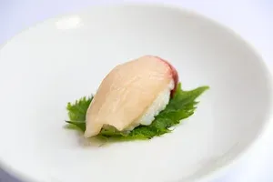Yellowtail/Hamachi Sushi (2pcs)