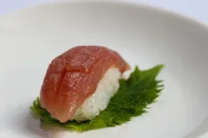Tuna/Maguro Sushi (2pcs)