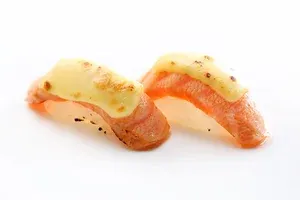 Salmon with Cheese (2pcs)