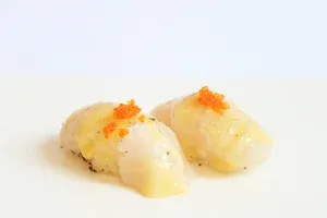 Scallop with Yuzu (2pcs)